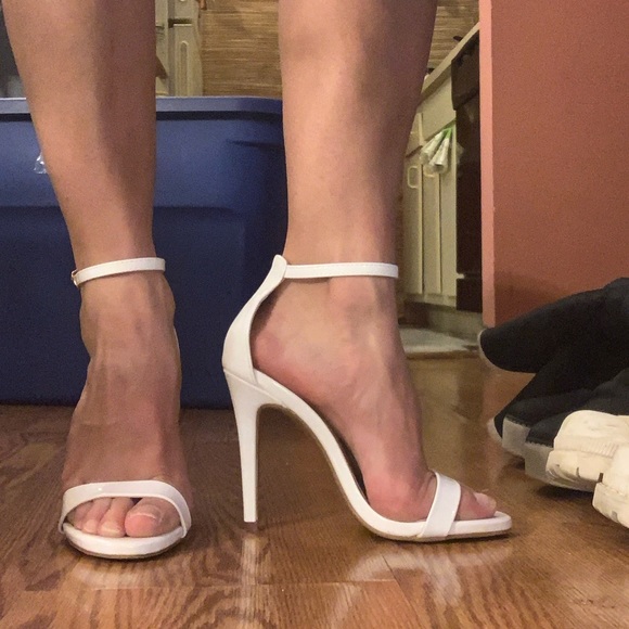 BUYONEGETONE🔥 FASHION NOVA beige and white heels - Picture 7 of 8